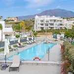 Daire Don Leo Charming 3 Bedroom In Close To The Sea Estepona